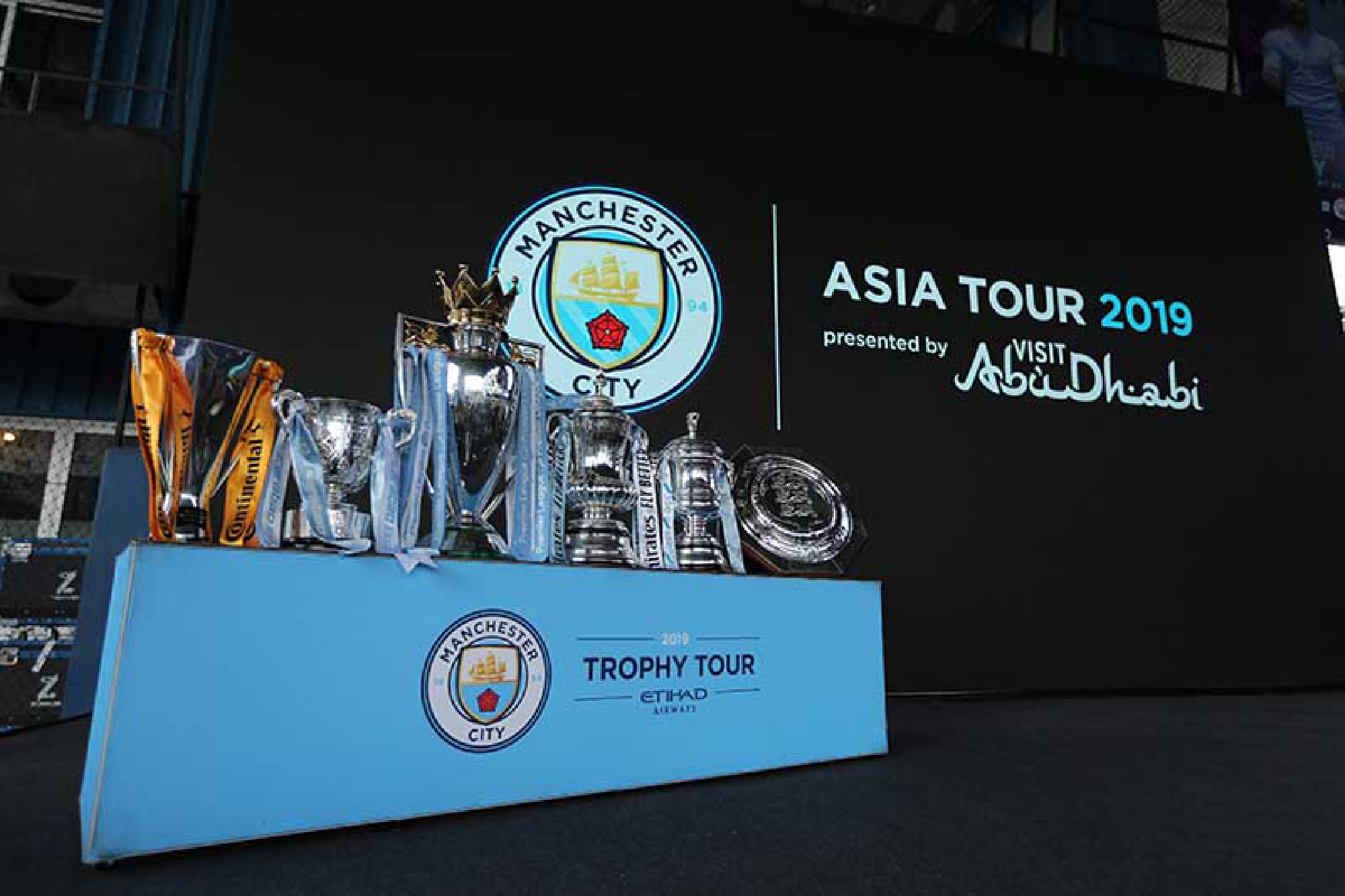 Fans live it up as Man City’s trophy tour reaches Bangkok